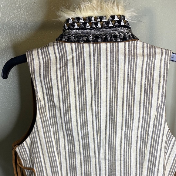 Miss Me Tan Fringe Vest with Patterned Fur Collar - Picture 5 of 7
